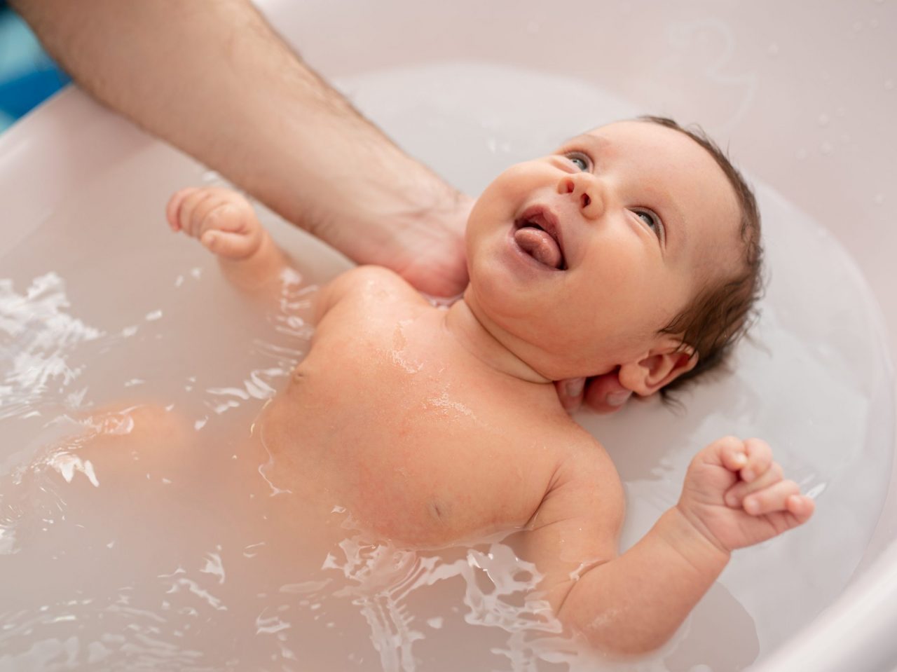 Gelijk toetje waterval Hoe vaak moet ik mijn baby in bad doen? - de Kleine Keuken